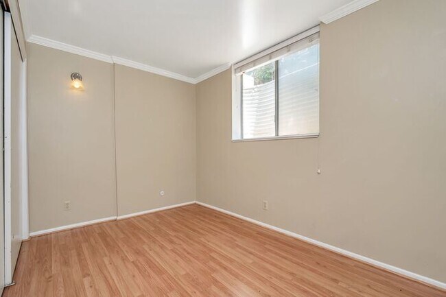 Building Photo - Beautiful Capital Gardens 2 bedroom Condo ...