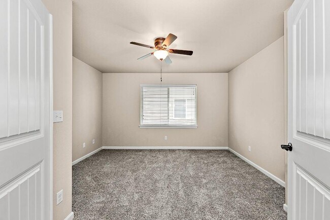 Building Photo - 15592 Chad Dr SE