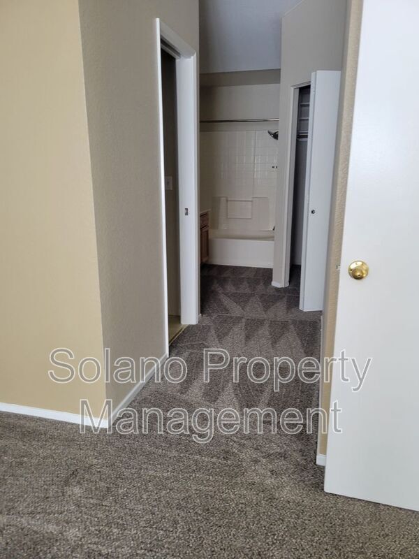 Building Photo - 358 Flagstone Cir