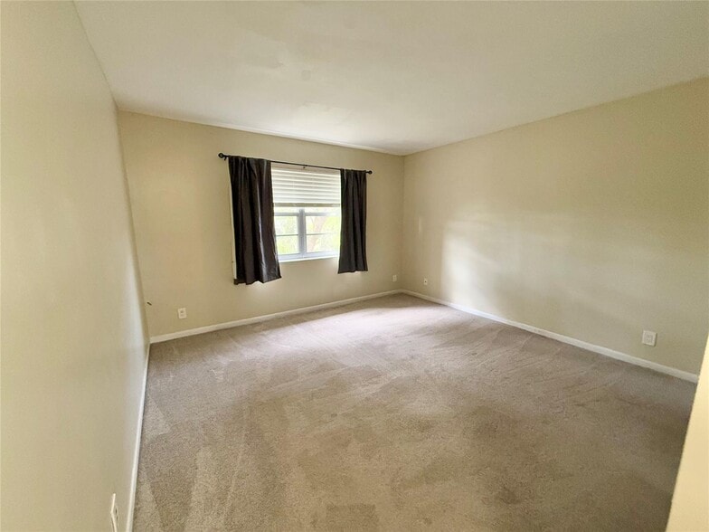 Building Photo - 1200 NW 87th Ave