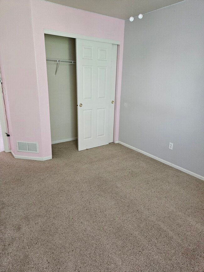 Building Photo - 2353 Aral Dr