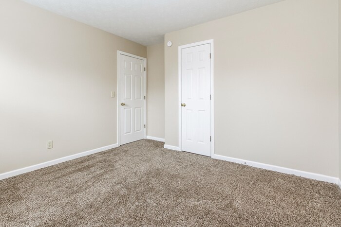 Building Photo - 5639 Oakcrest Dr