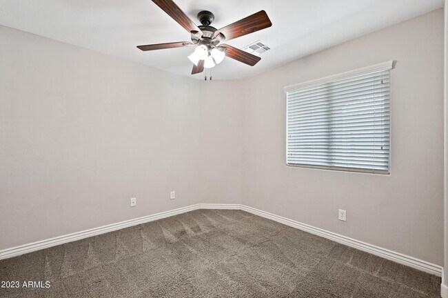 Building Photo - 2209 E Hazeltine Way
