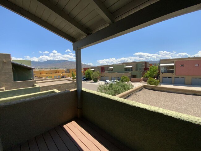 Building Photo - 4 Bedroom Home Available in Juan Tabo Hills!