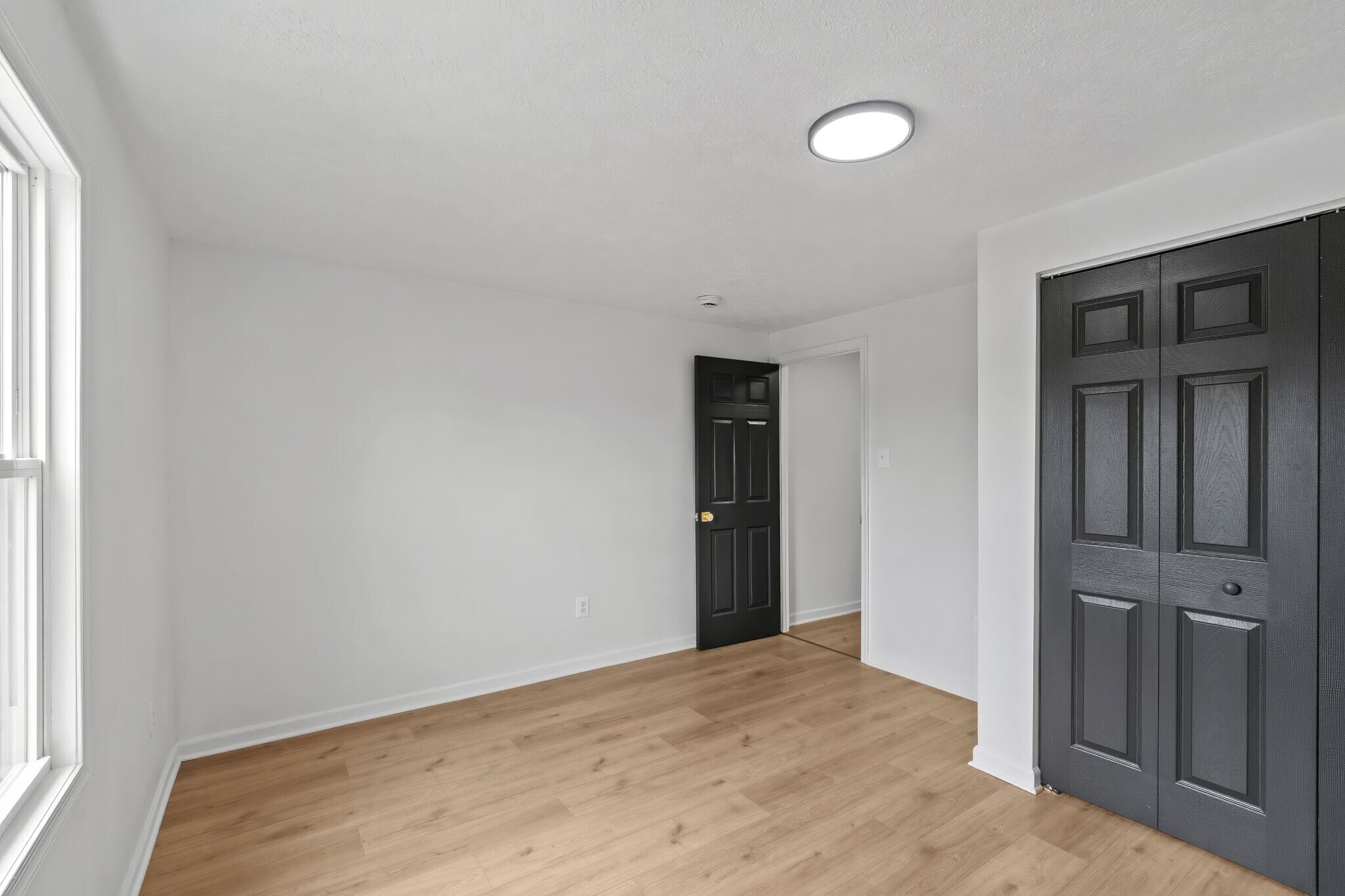 Building Photo - 112 N Schroeder St