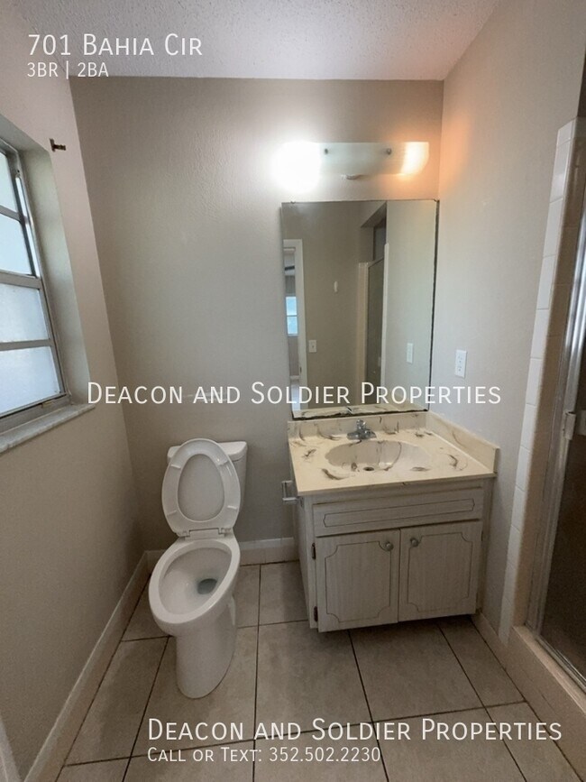 Building Photo - 701 Bahia Cir