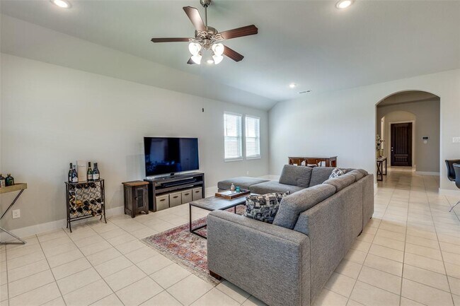 Building Photo - 2411 Ocean Key Dr