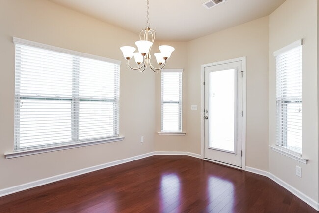 Building Photo - 255 Falcon Ct