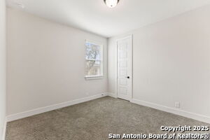 Building Photo - 462 Vamanos