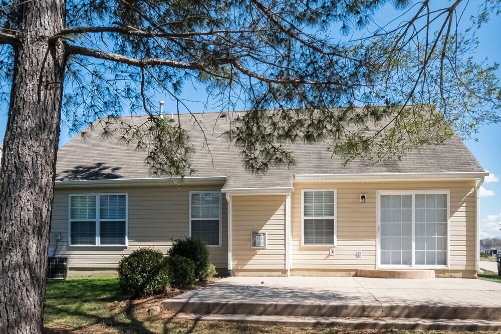 Building Photo - 3012 Deep Cove Dr NW