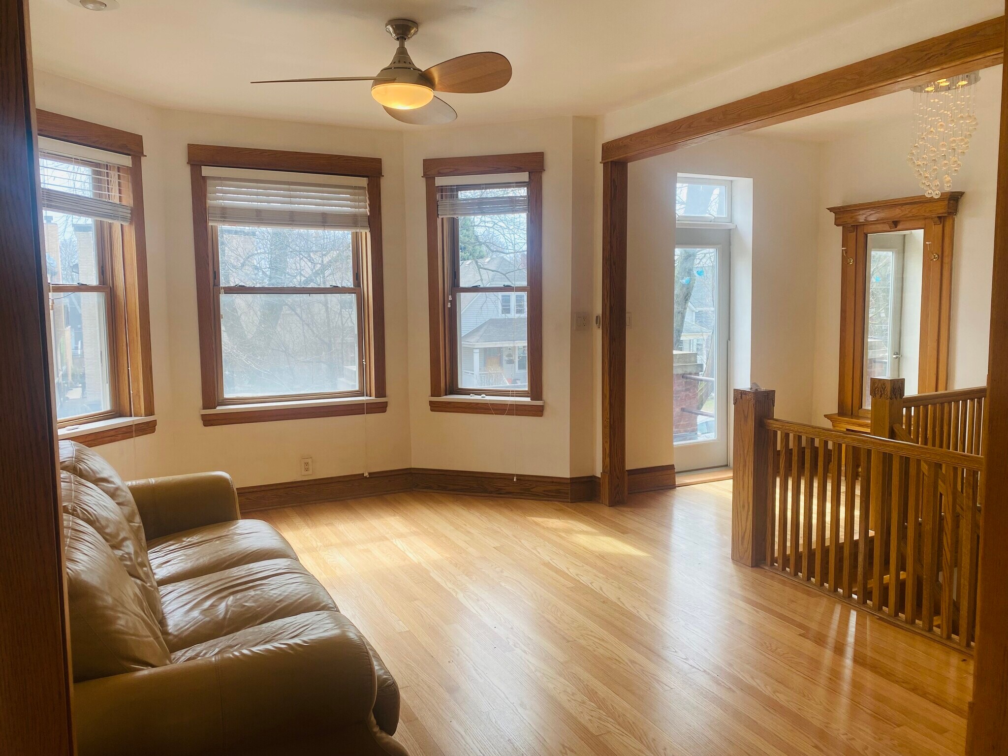 Frontroom - 2014 W Fletcher St