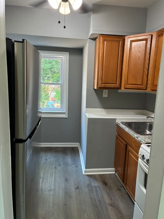 Building Photo - 504 Arsan Ave
