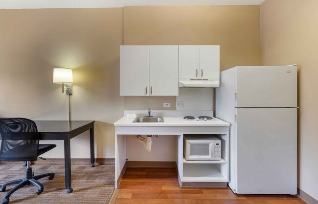 Building Photo - Furnished Studio-Chicago - Elmhurst -O'Hare