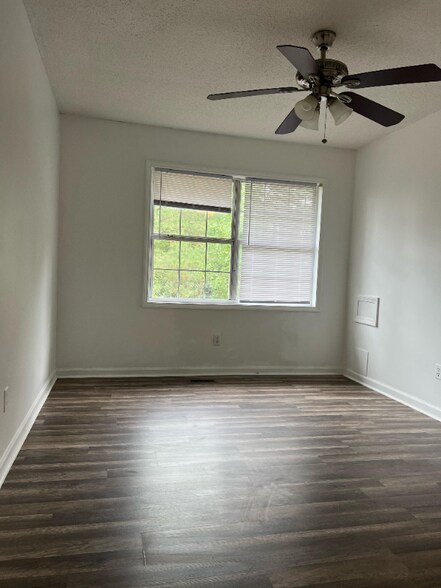 Building Photo - 1608 Fawn Vista Dr N