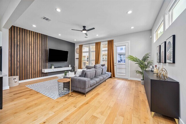 Building Photo - 5821 Kansas St