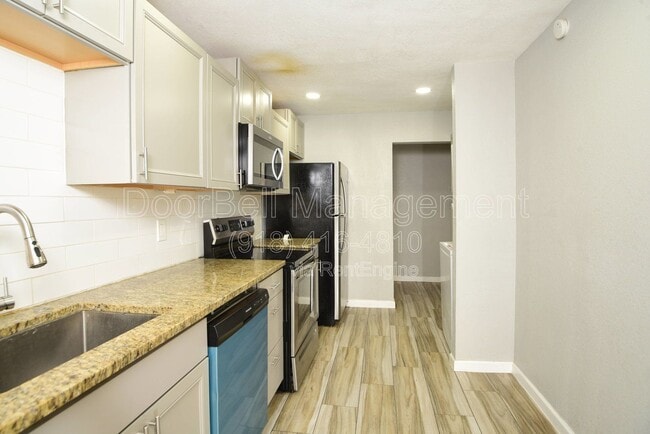 Building Photo - 613 E Xyler St