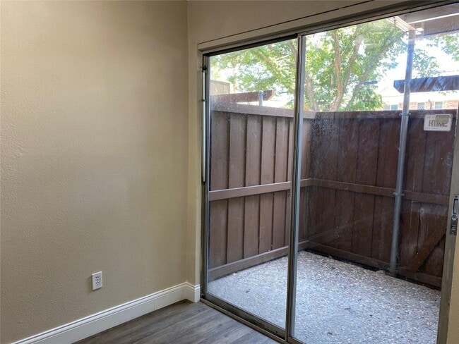 Building Photo - 4217 Avondale Ave