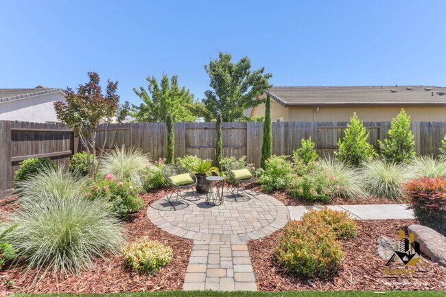 Building Photo - 8256 Schellhous Dr
