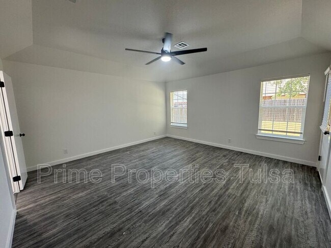 Building Photo - 1208 S 35th St