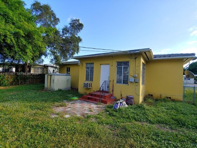 Building Photo - 1465 NE 149th St