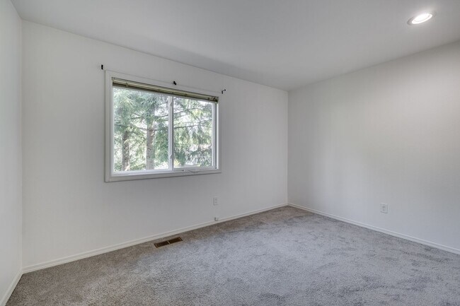 Building Photo - Updated 4 bed 2.5 bath in Sammamish!