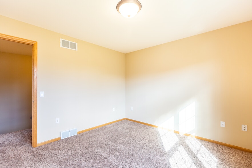 Building Photo - 6827 East Pass