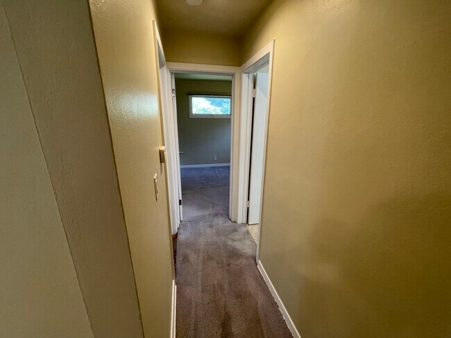 Building Photo - 11 Shagbark Rd
