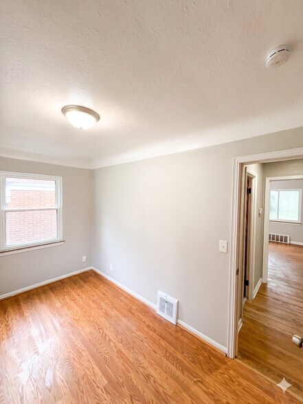 Building Photo - 26230 Briardale Ave