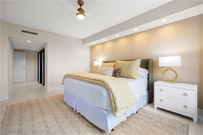 Building Photo - 7575 Pelican Bay Blvd