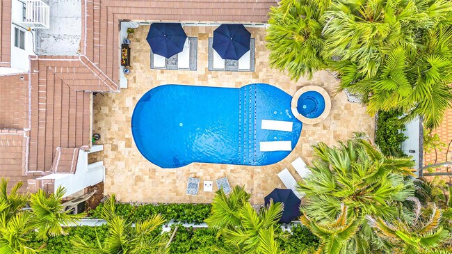 Building Photo - 2500 Hibiscus Pl