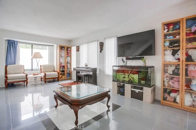 Building Photo - Anaheim, CA