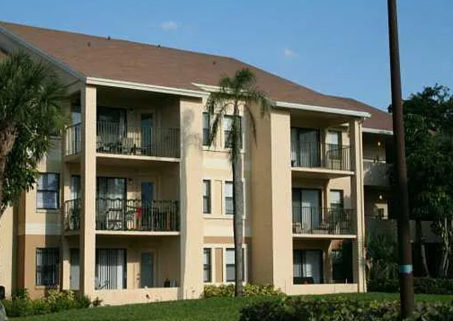 Complex View - 9999 Summerbreeze Dr