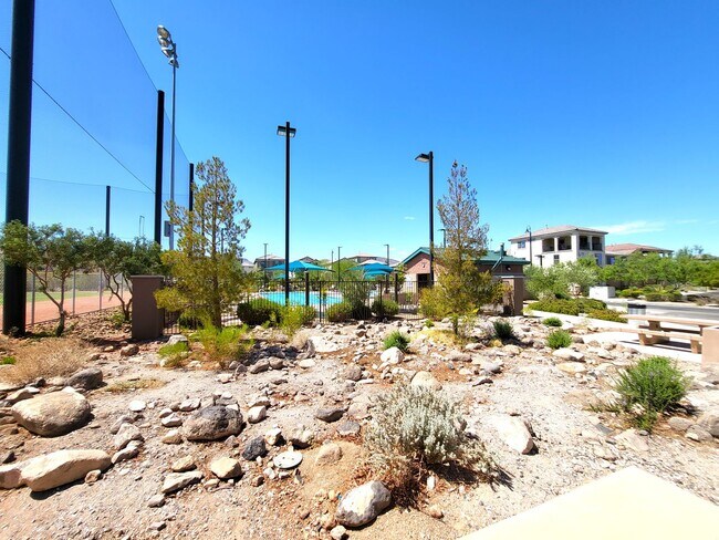 Building Photo - 4 Bedroom House with Community Pool, Baseb...