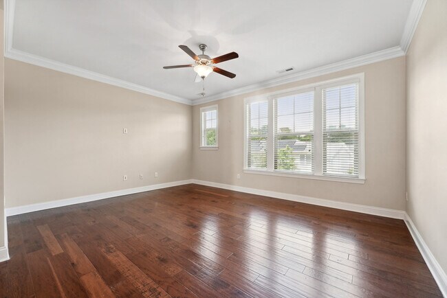 Building Photo - 1359 Town Home Dr