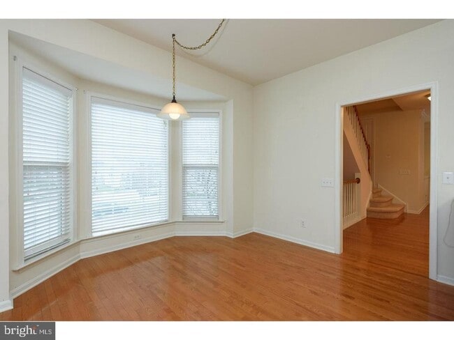 Building Photo - 256 Hudson Dr