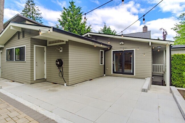 Building Photo - 4Bd/2.75Ba Seattle House