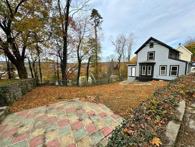 Building Photo - Single Family House