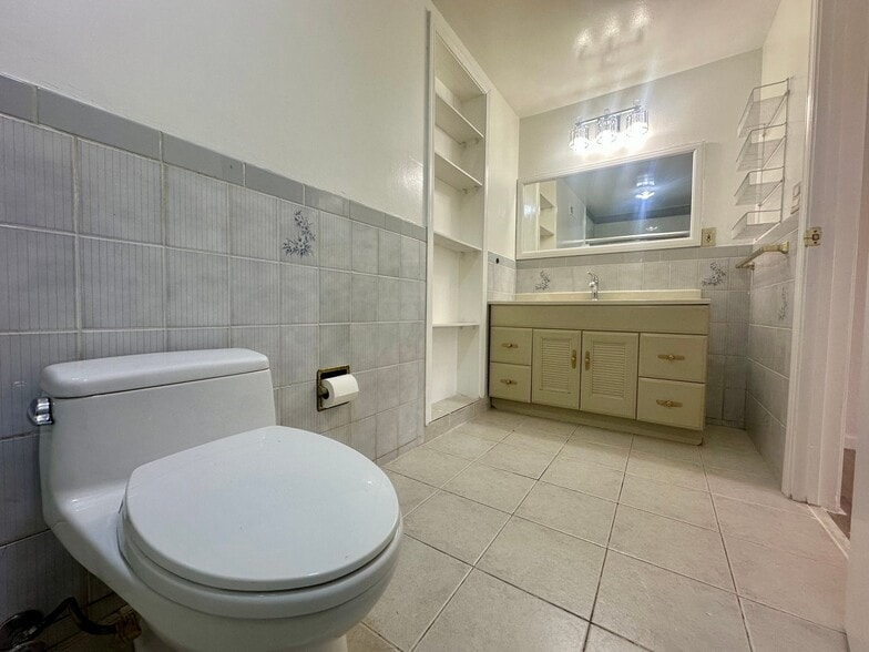 Building Photo - 1578 43rd Ave