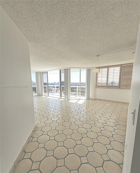Building Photo - 20185 E Country Club Dr