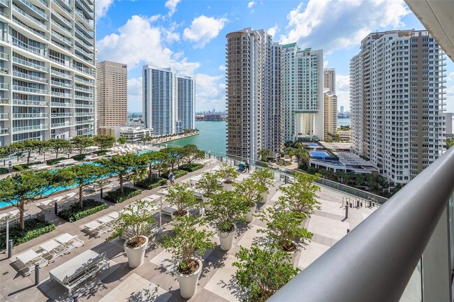 Building Photo - 495 Brickell Ave