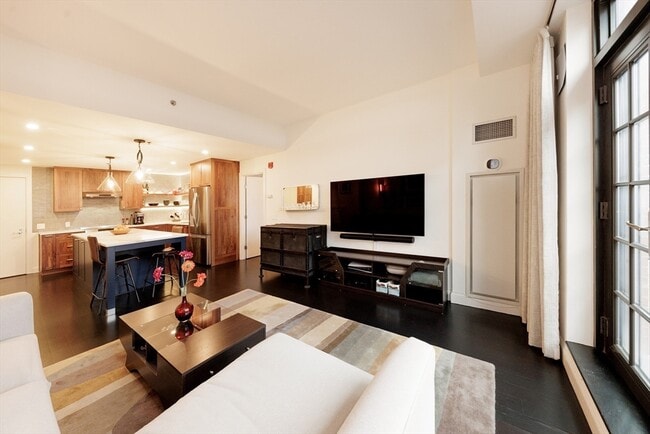 Building Photo - 29 Otis St