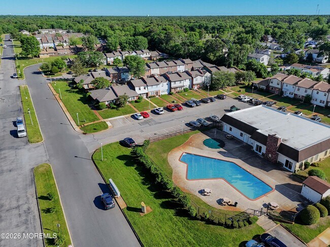 Building Photo - 108 Greenwood Loop Rd