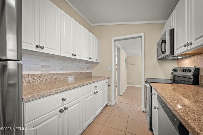 Building Photo - 909 Westgate Dr