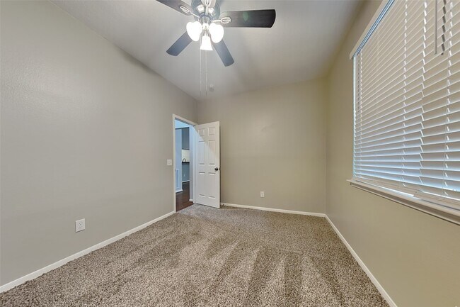 Building Photo - 14422 Bladenboro Dr