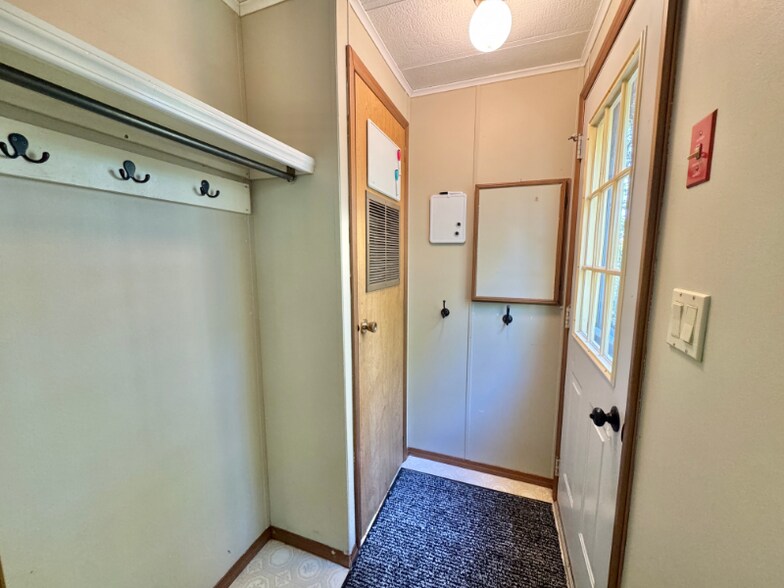 Building Photo - 24 Oakwood Ln