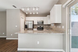 Building Photo - Gorgeous Condo