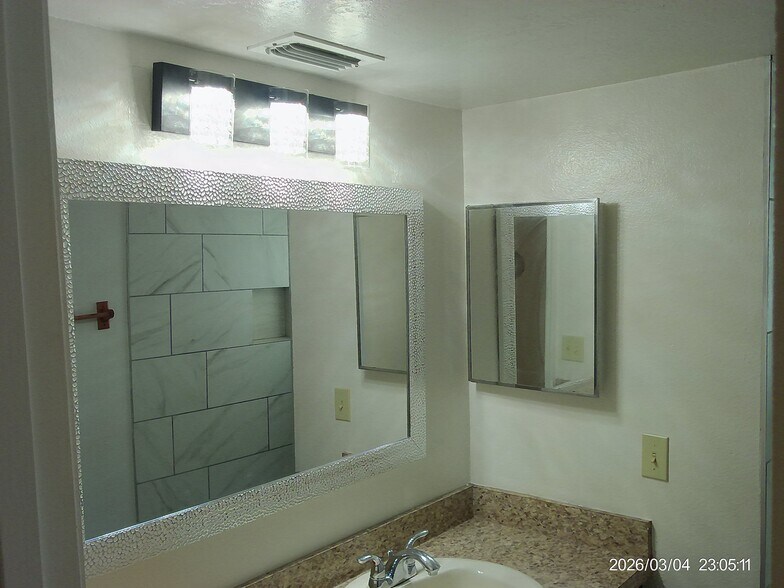 Building Photo - 5015 Laguna Bay Cir