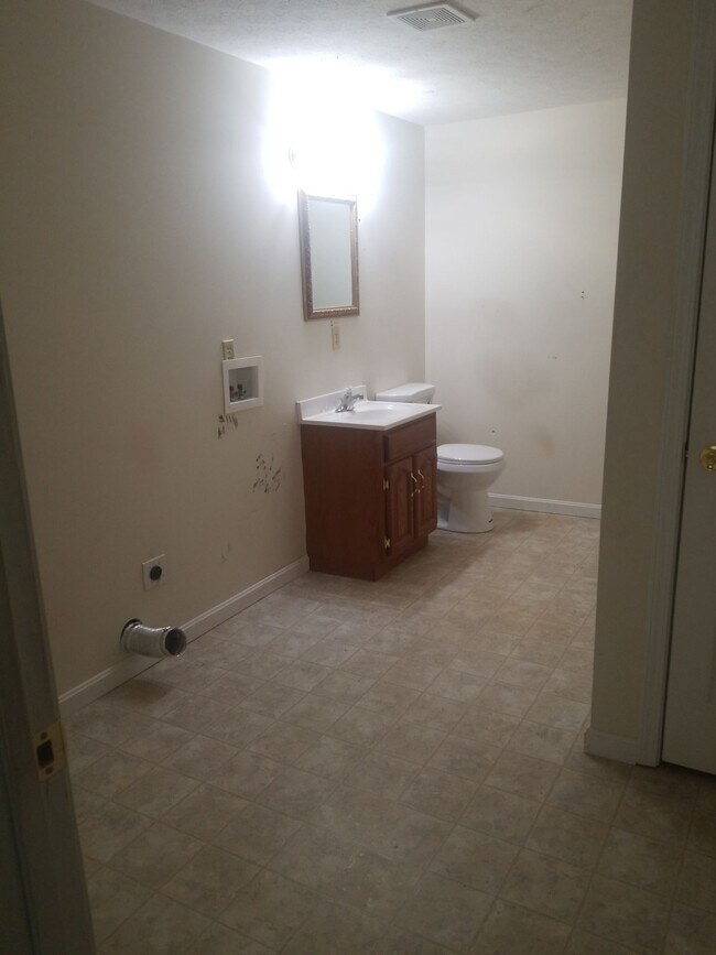 Building Photo - 737 Andra Dr