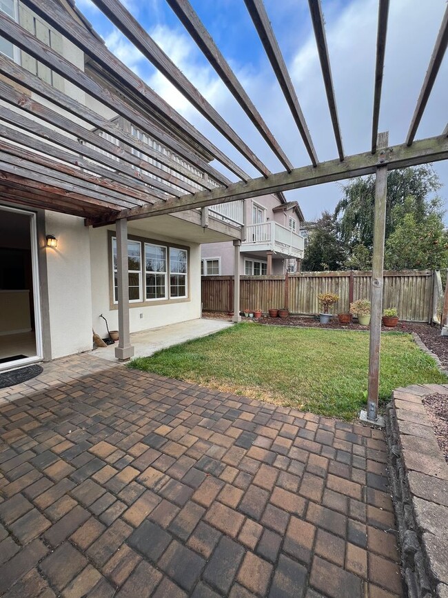 Building Photo - 4br in Bay Breeze Community