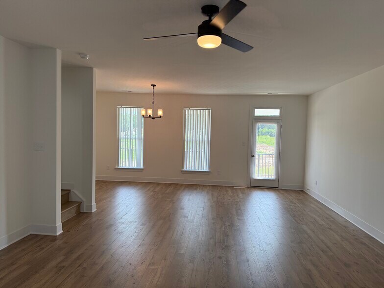 Building Photo - 15368 Oasis Sun Wy